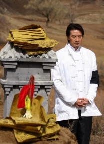 拍摄前，黄晓明在福利机构和特殊人群共同生活，观察他们的言行举止，通过质朴的外形、臃肿的身材、笨拙的动作和特殊的习惯等全方位雕琢，逐渐塑造出大银幕上吴优的形象。